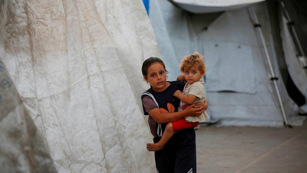 Göç eden Gazzeliler, Deyr Belah'taki UNRWA okullarına sığındı 13