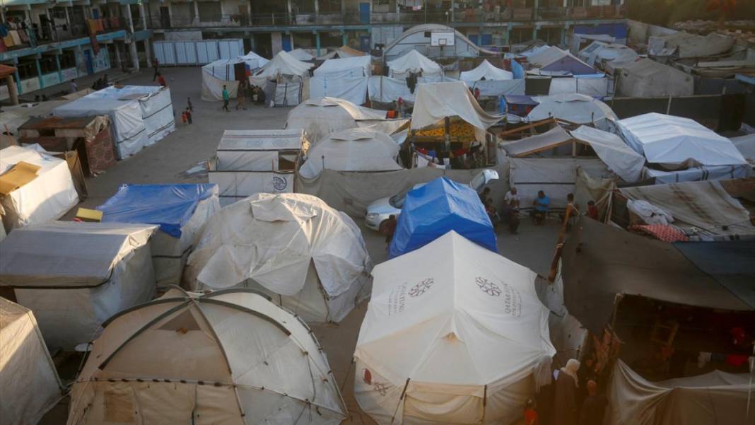 Göç eden Gazzeliler, Deyr Belah'taki UNRWA okullarına sığındı 15