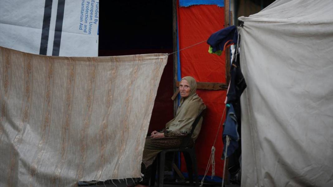 Göç eden Gazzeliler, Deyr Belah'taki UNRWA okullarına sığındı 2