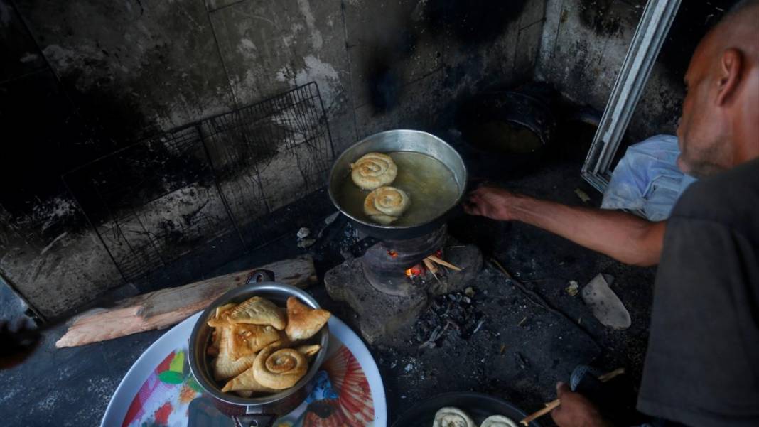 Göç eden Gazzeliler, Deyr Belah'taki UNRWA okullarına sığındı 5