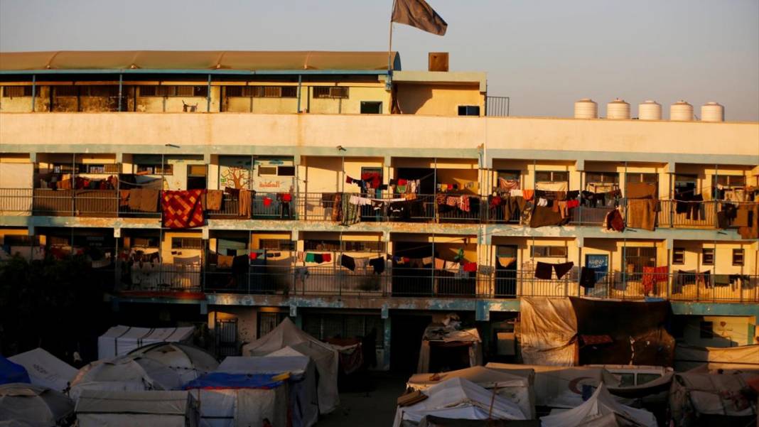 Göç eden Gazzeliler, Deyr Belah'taki UNRWA okullarına sığındı 6