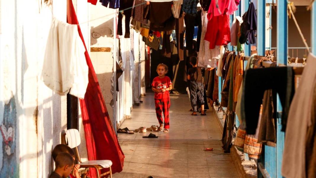 Göç eden Gazzeliler, Deyr Belah'taki UNRWA okullarına sığındı 8