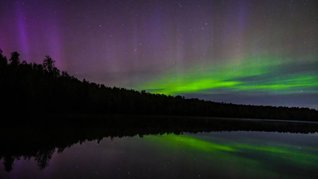 Yeşil ışıklar ile aydınlanan gece 3