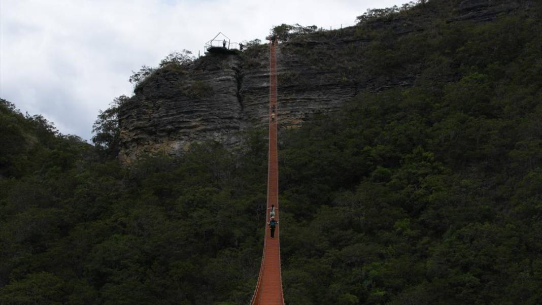 Kolombiya'nın tehlikeli asma köprüleri 1