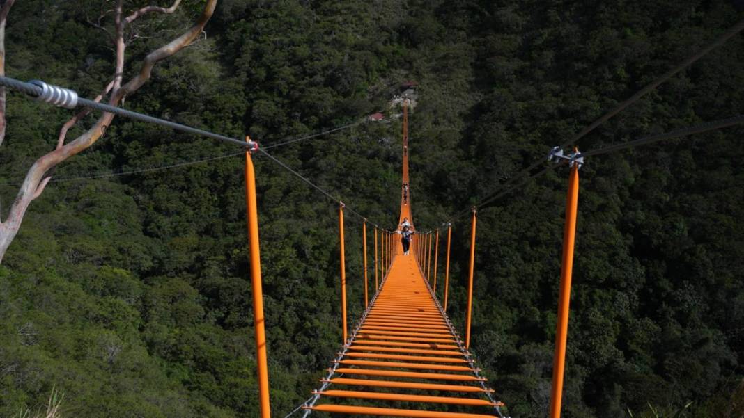 Kolombiya'nın tehlikeli asma köprüleri 10
