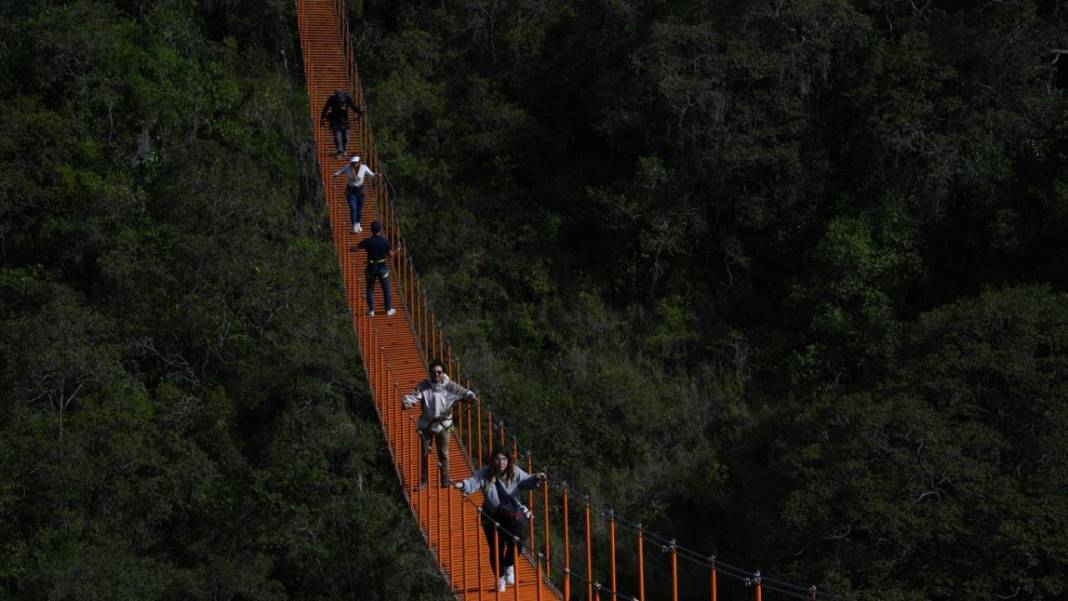 Kolombiya'nın tehlikeli asma köprüleri 11