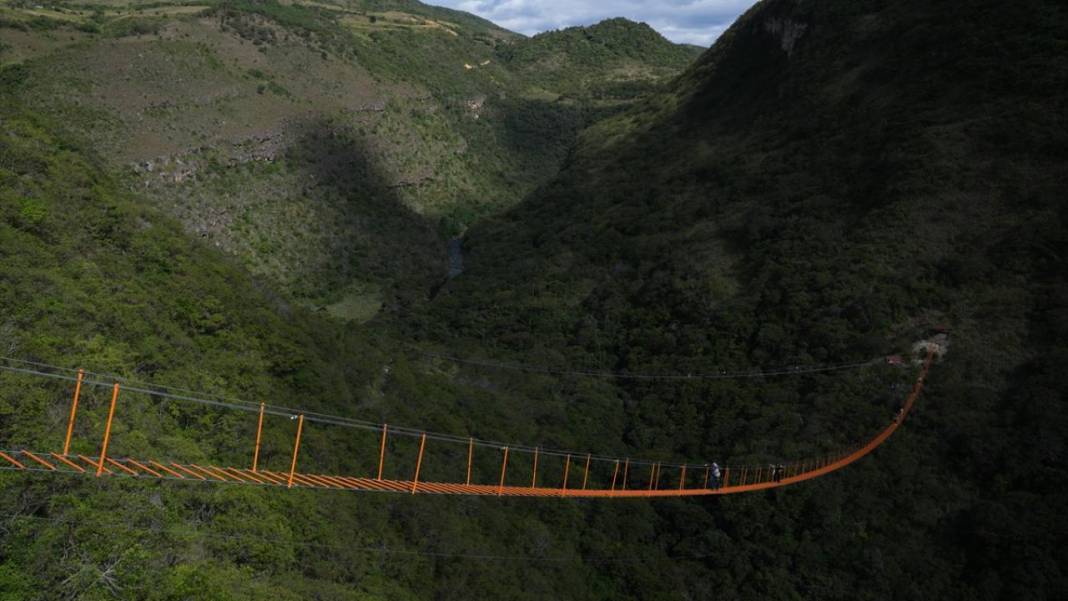 Kolombiya'nın tehlikeli asma köprüleri 2