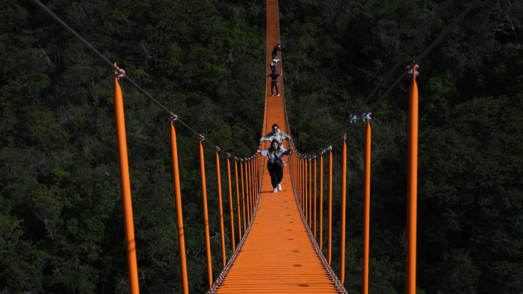 Kolombiya'nın tehlikeli asma köprüleri 3