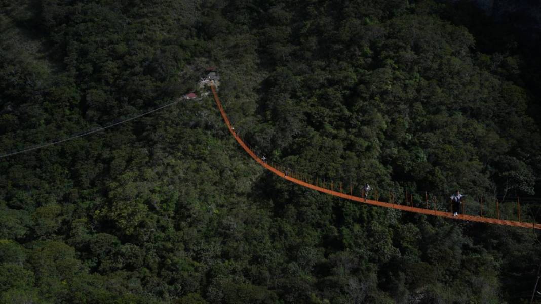 Kolombiya'nın tehlikeli asma köprüleri 4