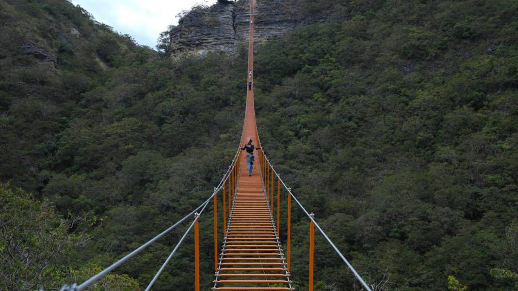 Kolombiya'nın tehlikeli asma köprüleri 5