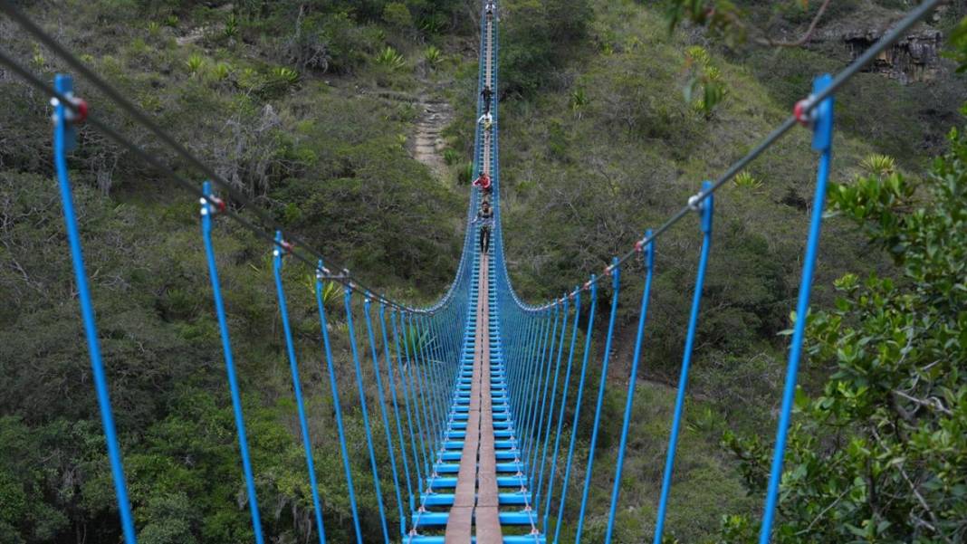 Kolombiya'nın tehlikeli asma köprüleri 6