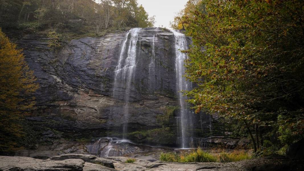 Suuçtu Şelalesi sonbahar renkleriyle ziyaretçilerini karşılıyor 1