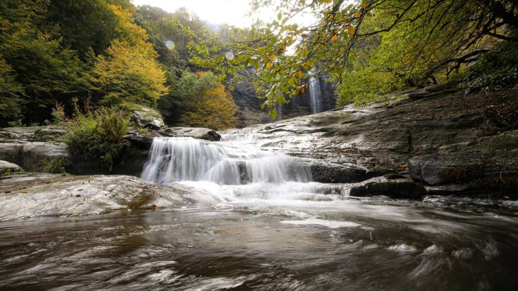 Suuçtu Şelalesi sonbahar renkleriyle ziyaretçilerini karşılıyor 3