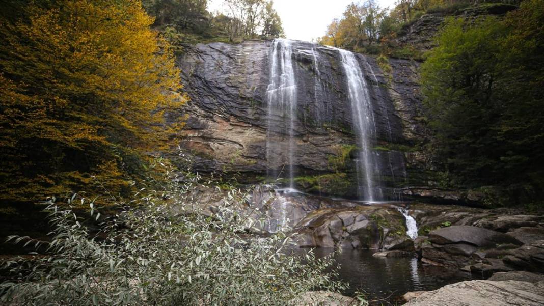 Suuçtu Şelalesi sonbahar renkleriyle ziyaretçilerini karşılıyor 7