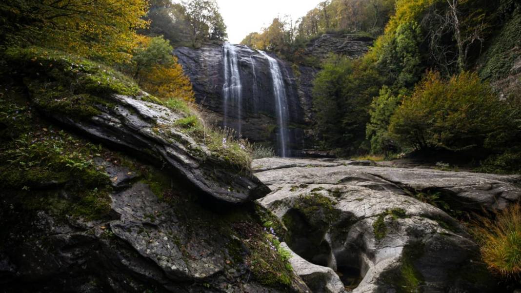 Suuçtu Şelalesi sonbahar renkleriyle ziyaretçilerini karşılıyor 9