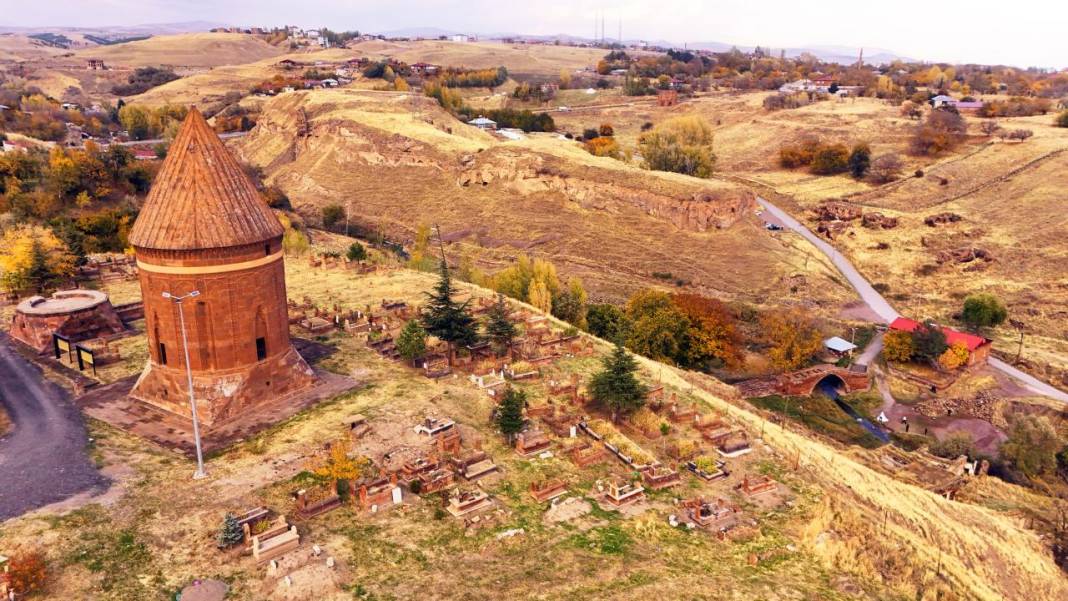 Ahlat'ın tarihi mekanlarında sonbahar güzelliği 5