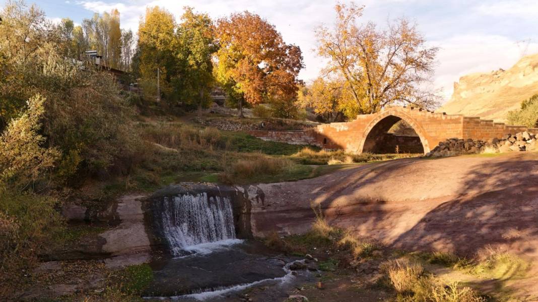 Ahlat'ın tarihi mekanlarında sonbahar güzelliği 6