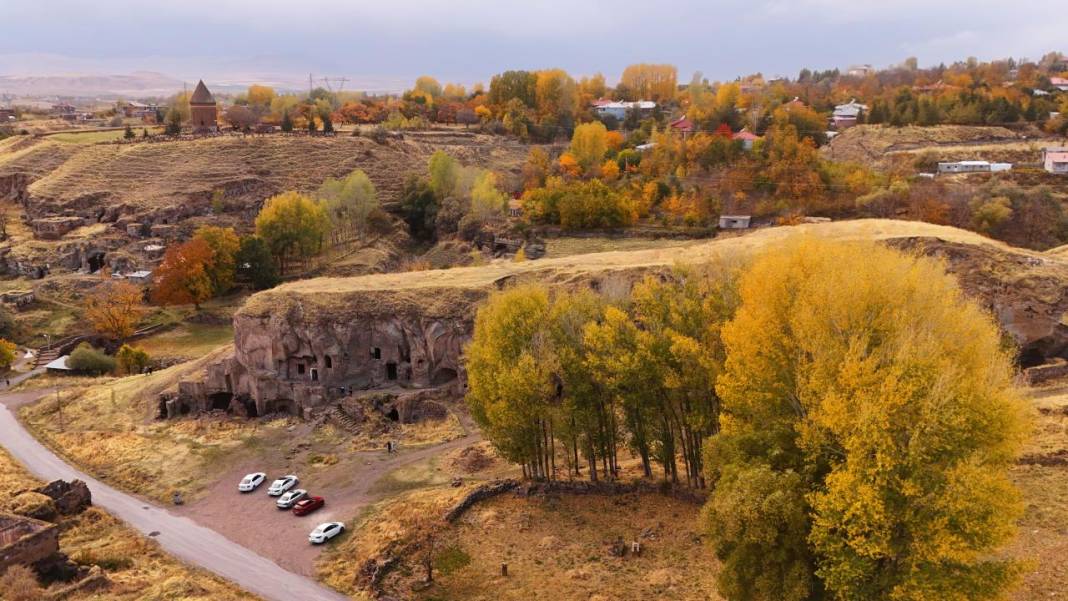 Ahlat'ın tarihi mekanlarında sonbahar güzelliği 7