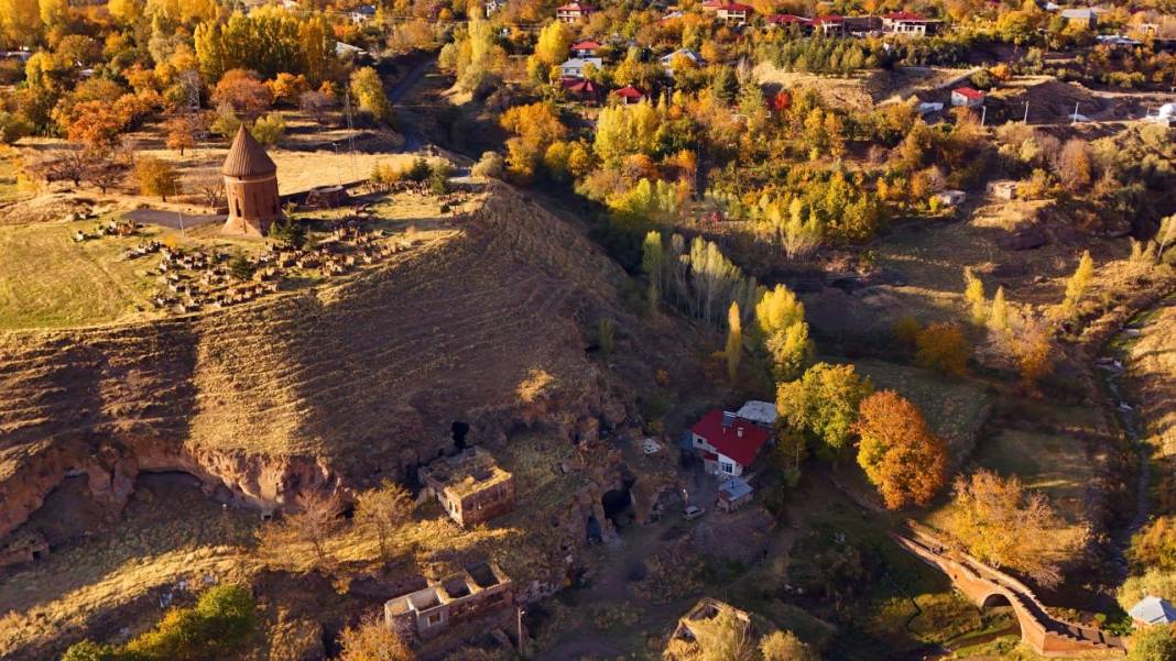 Ahlat'ın tarihi mekanlarında sonbahar güzelliği 9