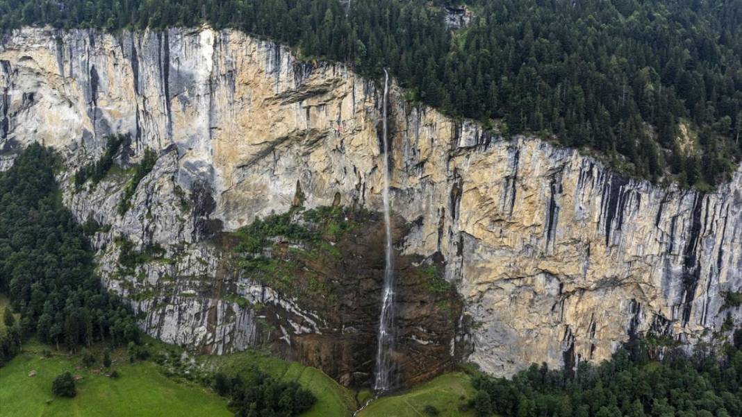 Alpler'in ortasında rüya gibi bir vadi 12