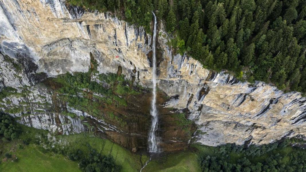 Alpler'in ortasında rüya gibi bir vadi 13