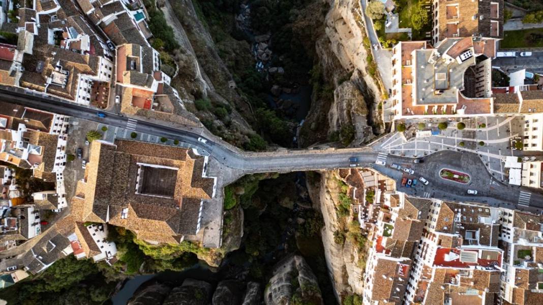 Endülüs’ün kanyonu birleştiren köprüsü 10