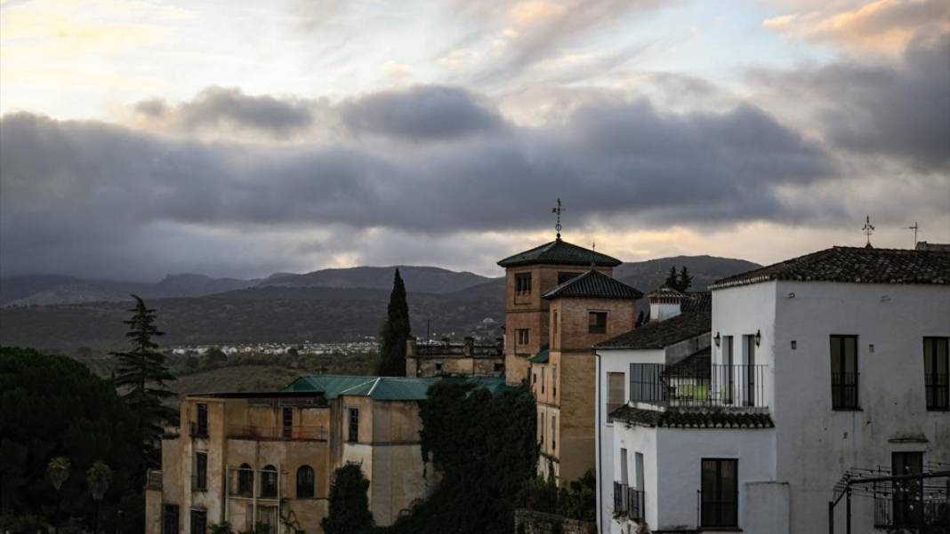 Endülüs’ün kanyonu birleştiren köprüsü 12