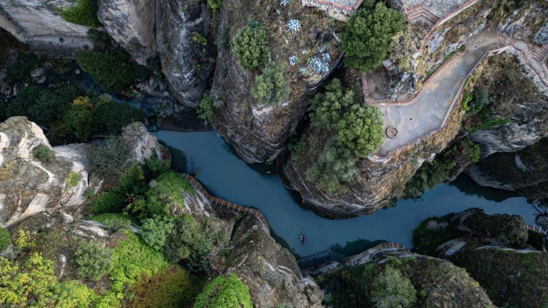 Endülüs’ün kanyonu birleştiren köprüsü 2