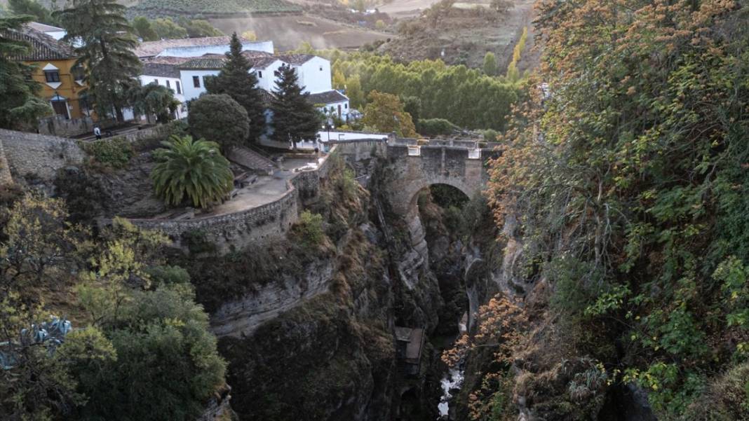 Endülüs’ün kanyonu birleştiren köprüsü 6