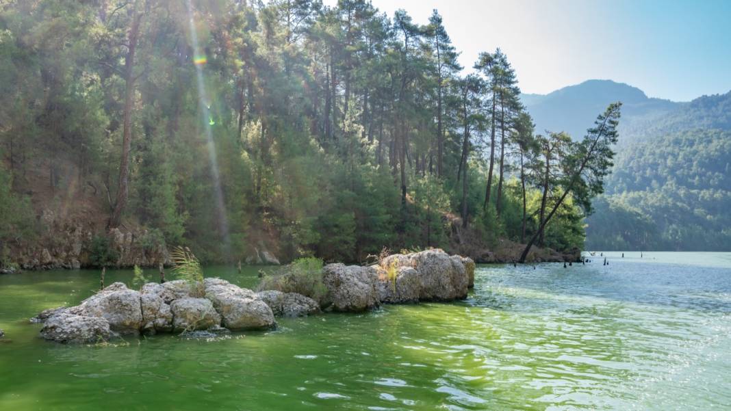 Karacaören Baraj Gölü'nde tekne turu ile tefekkür imkanı 2