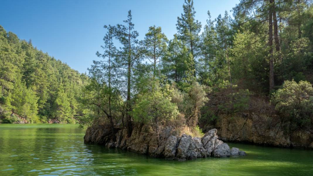 Karacaören Baraj Gölü'nde tekne turu ile tefekkür imkanı 3