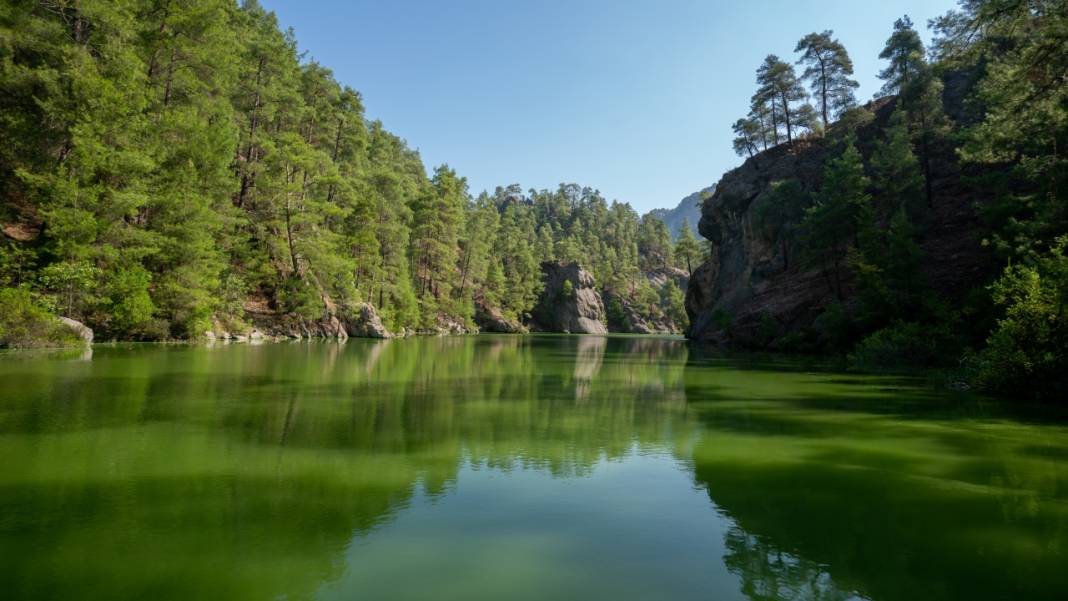 Karacaören Baraj Gölü'nde tekne turu ile tefekkür imkanı 4