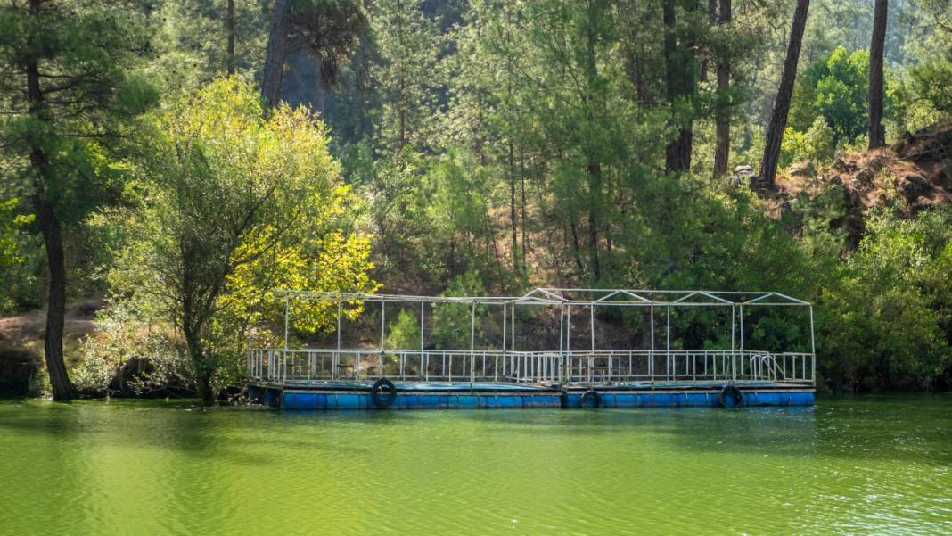 Karacaören Baraj Gölü'nde tekne turu ile tefekkür imkanı 7