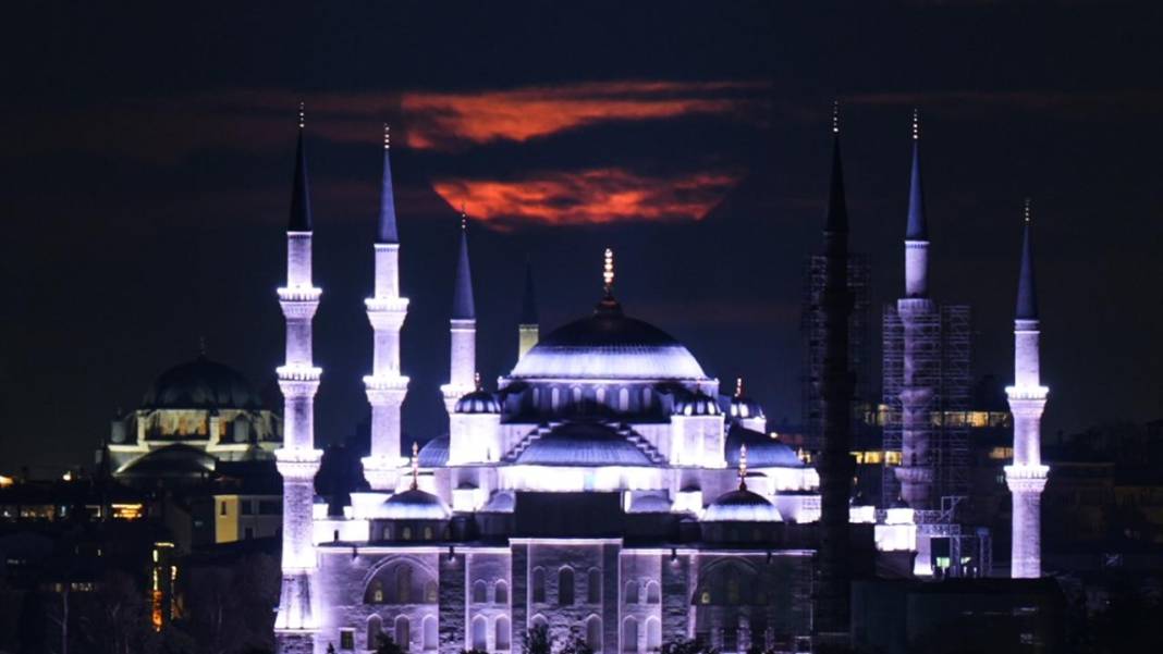 Gökyüzünde Dolunay güzelliği 15