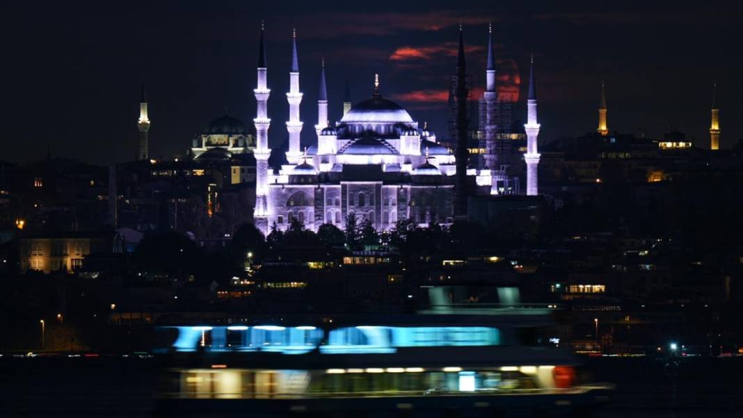 Gökyüzünde Dolunay güzelliği 16