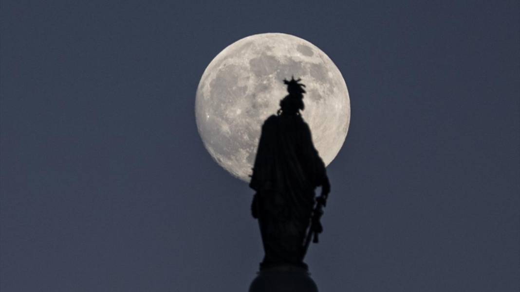 Gökyüzünde Dolunay güzelliği 18