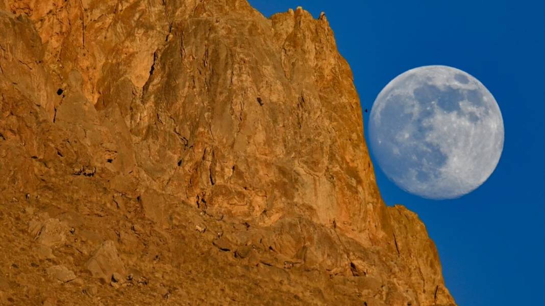 Gökyüzünde Dolunay güzelliği 2