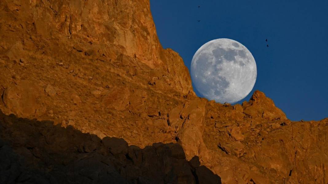 Gökyüzünde Dolunay güzelliği 7