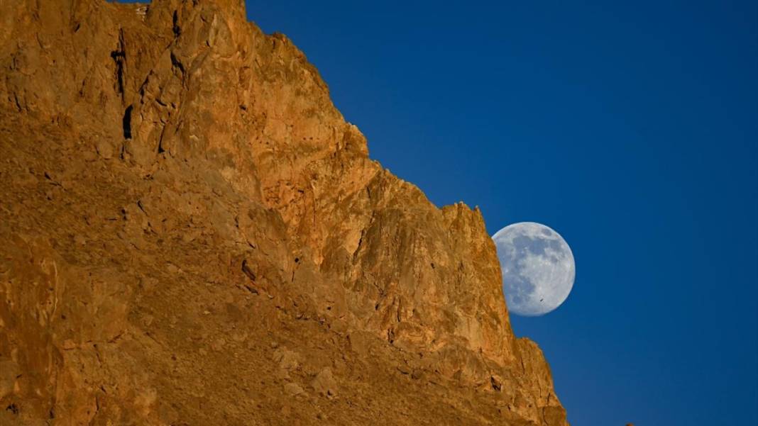 Gökyüzünde Dolunay güzelliği 8