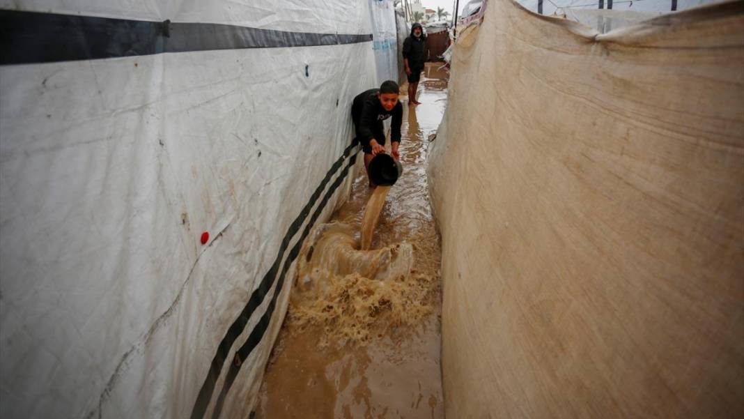 Gazzelilerin çadırlarını su bastı 1