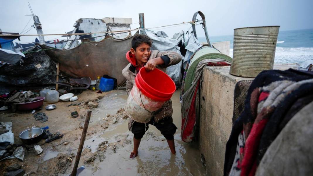 Gazzelilerin çadırlarını su bastı 11