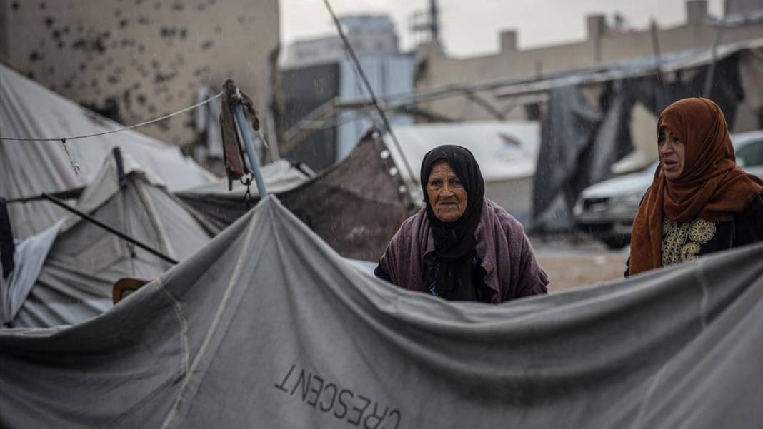 Gazzelilerin çadırlarını su bastı 14