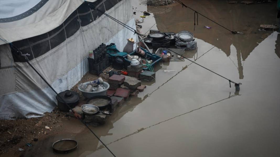 Gazzelilerin çadırlarını su bastı 15