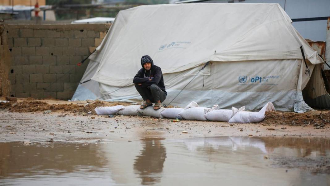 Gazzelilerin çadırlarını su bastı 6