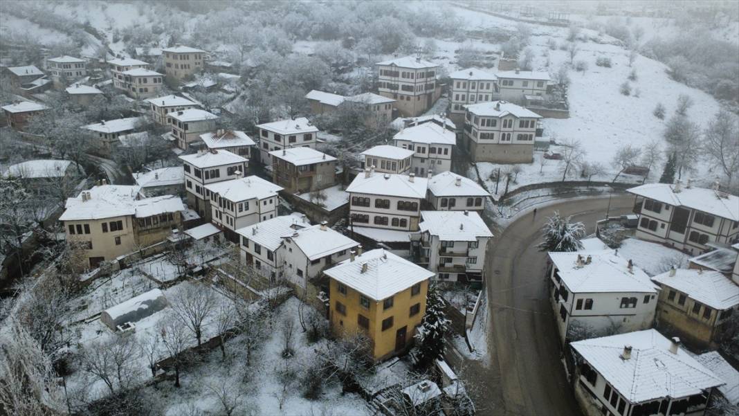 Safranbolu'da tarihi konaklar karla kaplandı 11