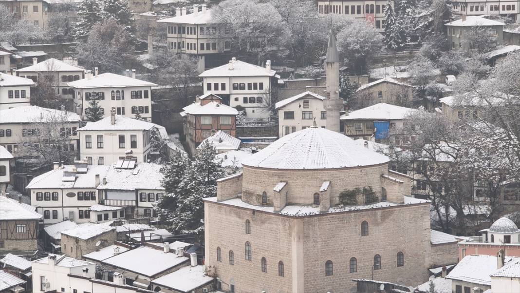 Safranbolu'da tarihi konaklar karla kaplandı 5
