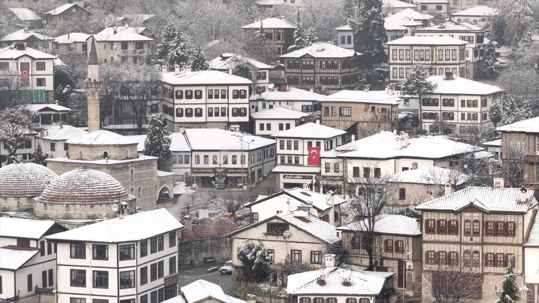 Safranbolu'da tarihi konaklar karla kaplandı 6