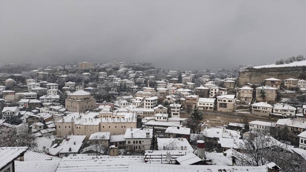 Safranbolu'da tarihi konaklar karla kaplandı 8