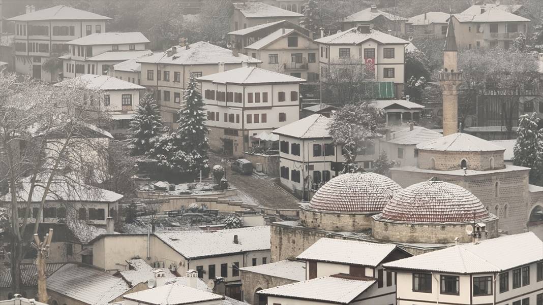 Safranbolu'da tarihi konaklar karla kaplandı 9