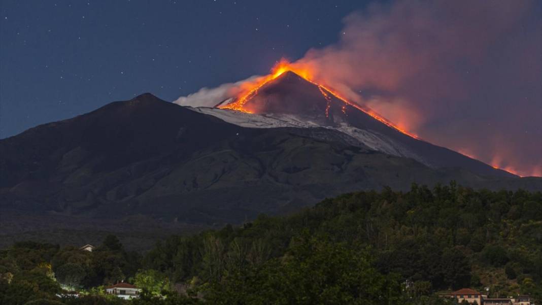 İtalya'daki Etna Yanardağı’nın volkanik faaliyeti devam ediyor 11